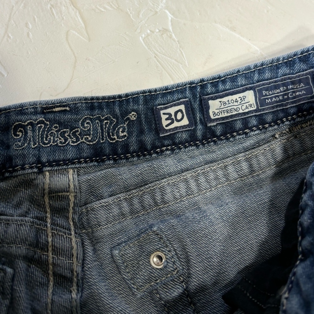 Miss Me Boyfriend Capri Jeans - Picture 4 of 11